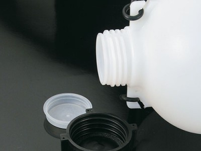 Бідони вузькогорлі з гвинтовою кришкою