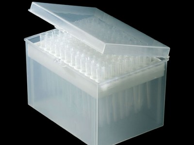 Наконечники в штативі